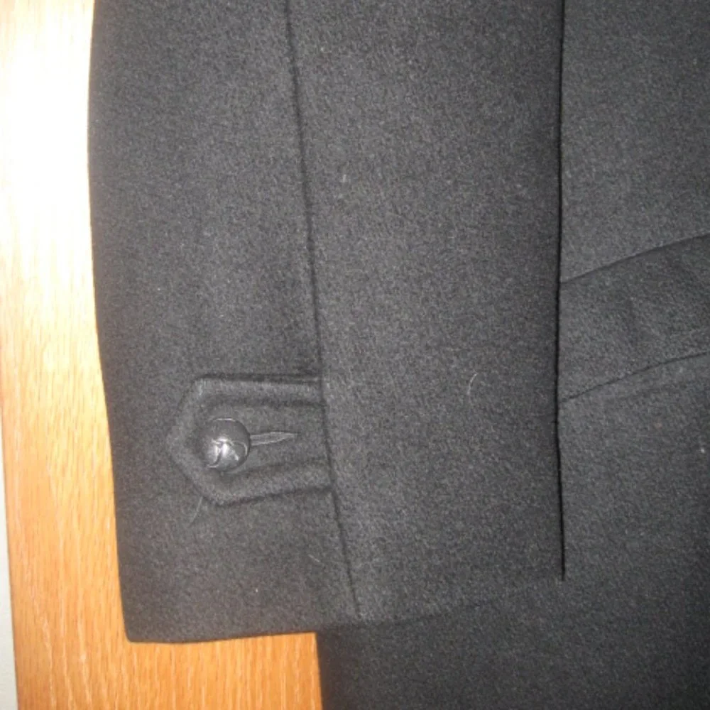 Grais Black Coat